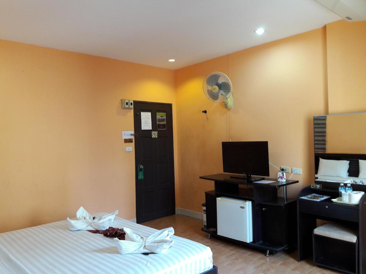Green Mango Guesthouse Patong Exterior photo